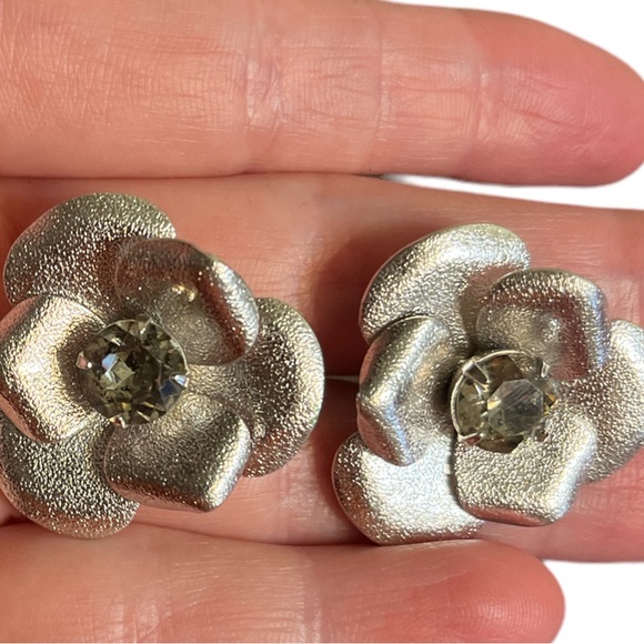 Silver Toned Floral Rhinestone Clip On Earring and Brooch/Necklace Pendant Set - Picture 3 of 4